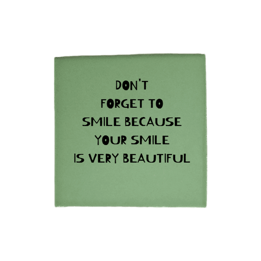 Motiverend gekleurd tegeltje 10x10 cm met quote 'Beautiful Smile'