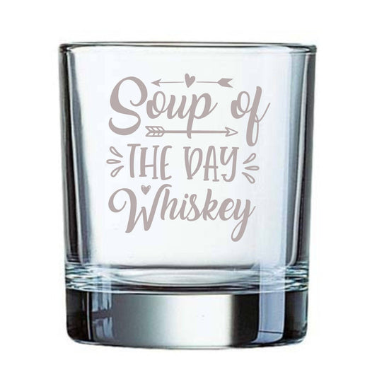 Geëtst whiskeyglas met tekst 'Soup of the Day: Whiskey'