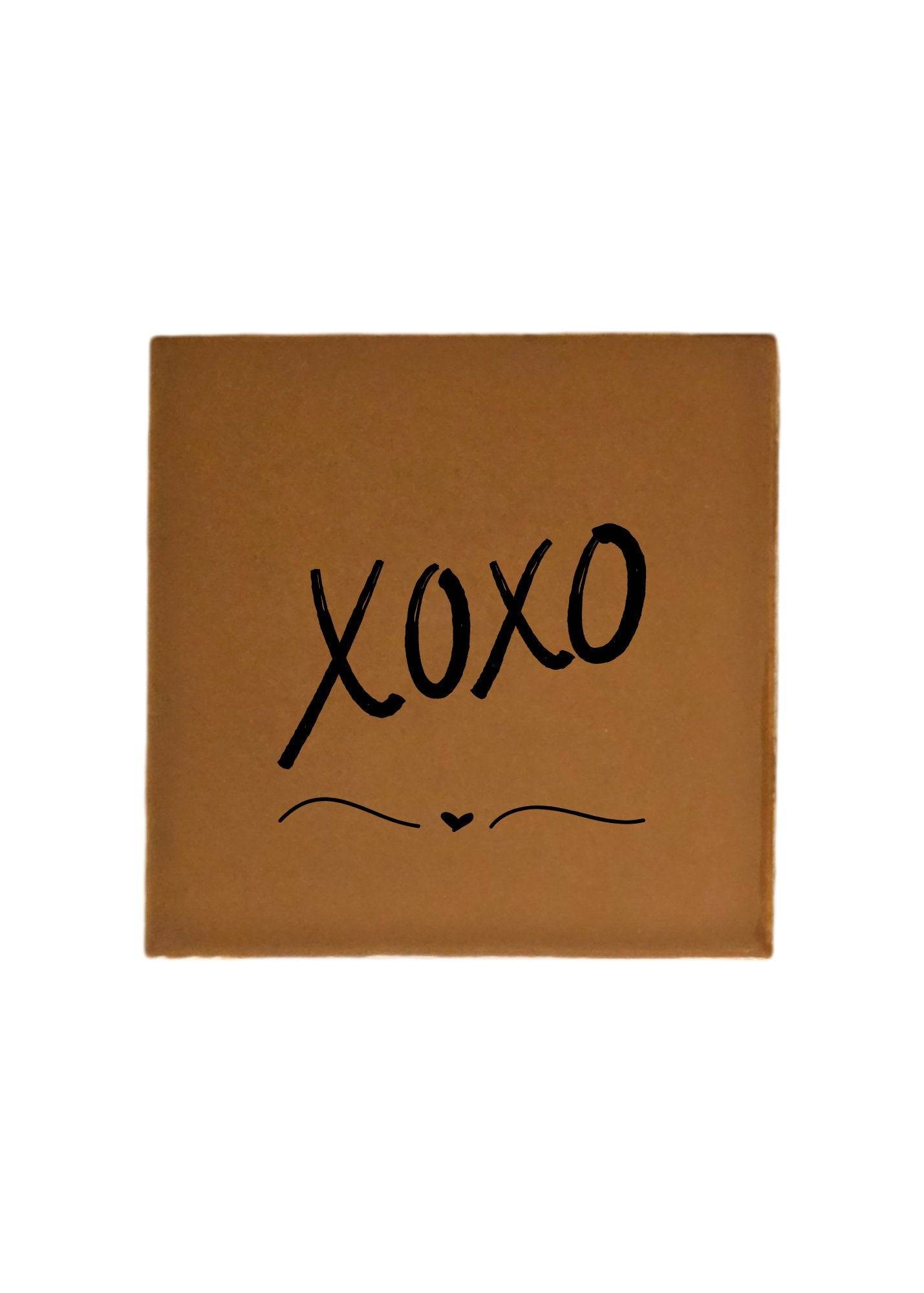 Gekleurd Tegeltje 10 x 10 cm - 'XOXO' - Stijlvolle Decoratie - Sticker82