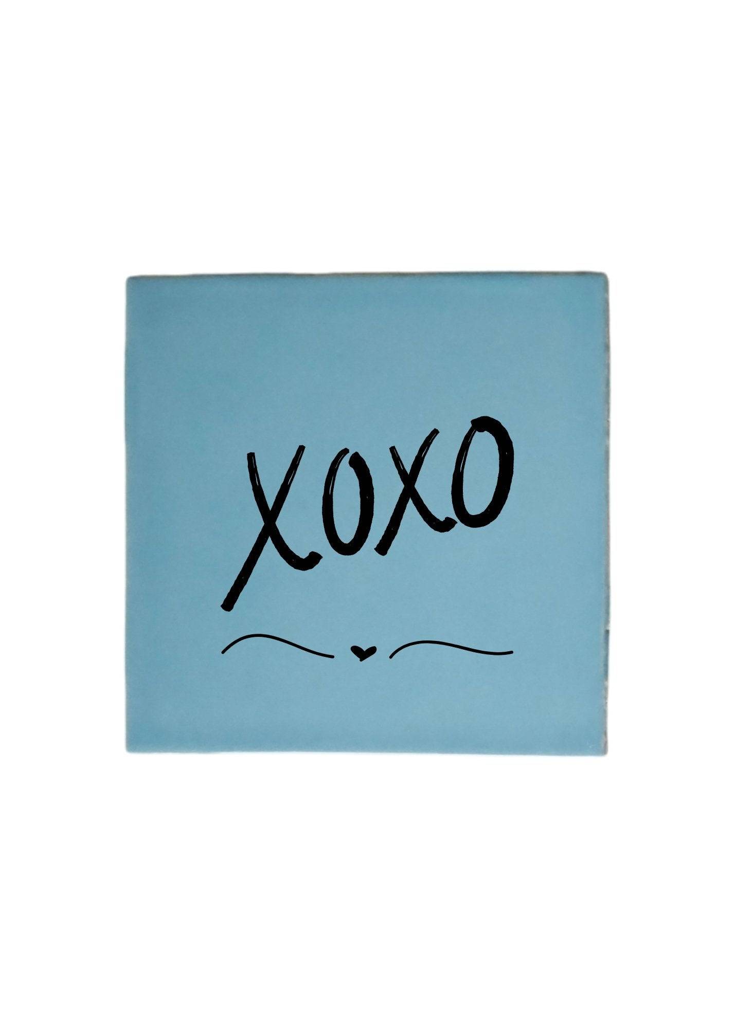 Gekleurd Tegeltje 10 x 10 cm - 'XOXO' - Stijlvolle Decoratie - Sticker82