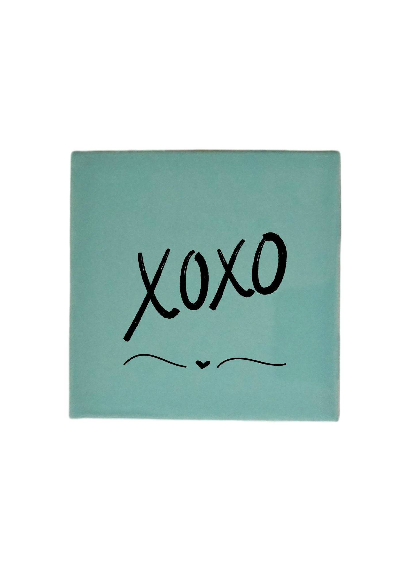 Gekleurd Tegeltje 10 x 10 cm - 'XOXO' - Stijlvolle Decoratie - Sticker82