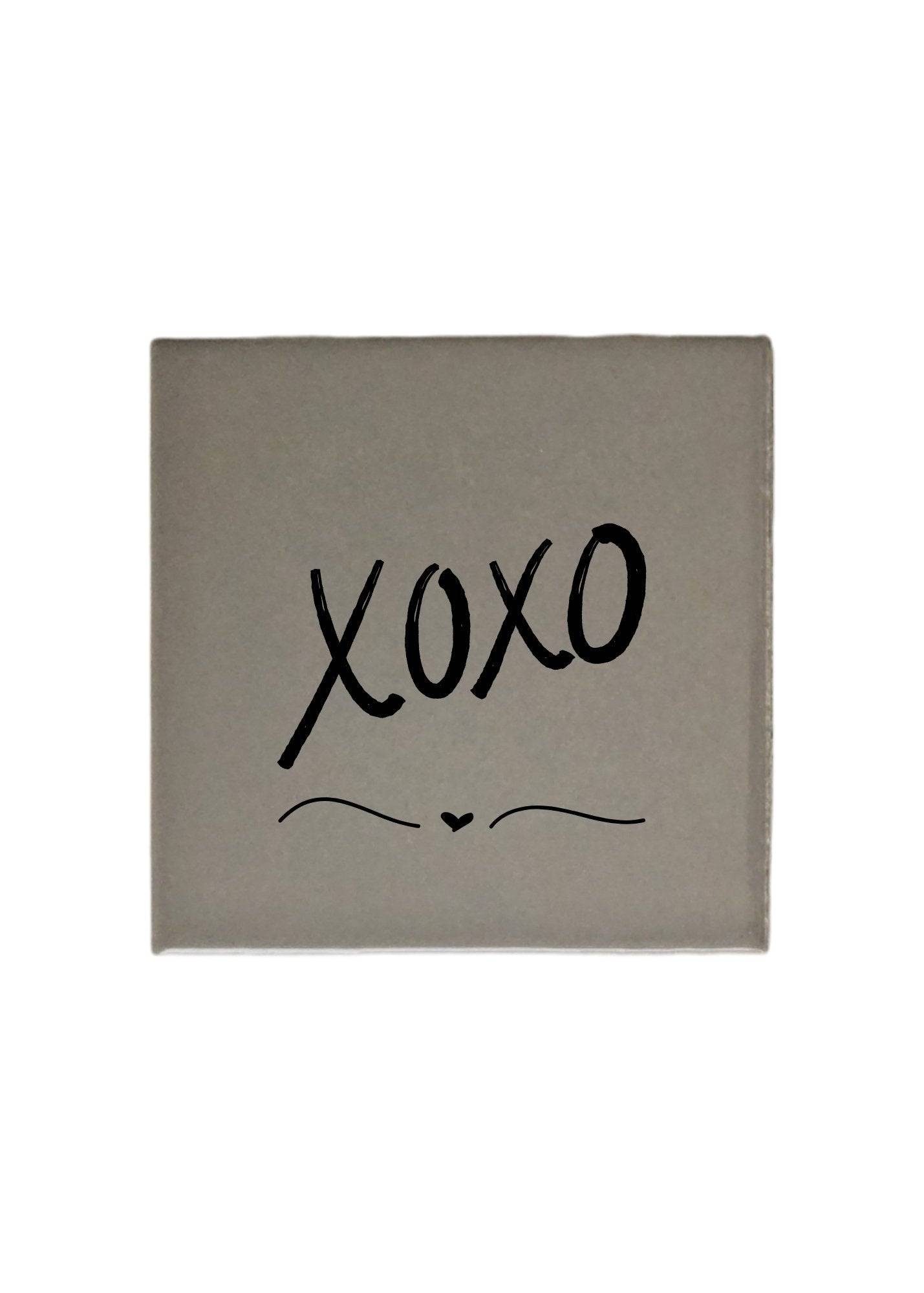 Gekleurd Tegeltje 10 x 10 cm - 'XOXO' - Stijlvolle Decoratie - Sticker82