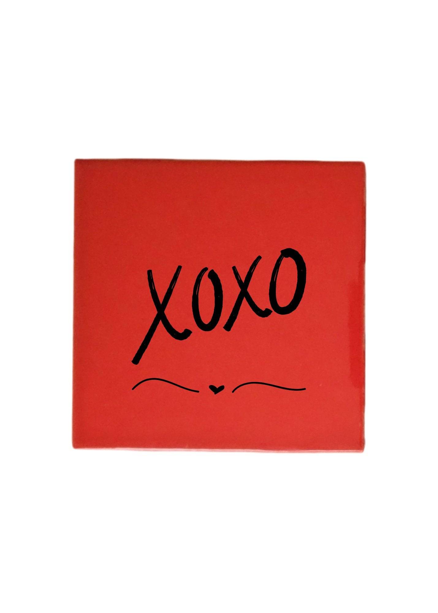 Gekleurd Tegeltje 10 x 10 cm - 'XOXO' - Stijlvolle Decoratie - Sticker82