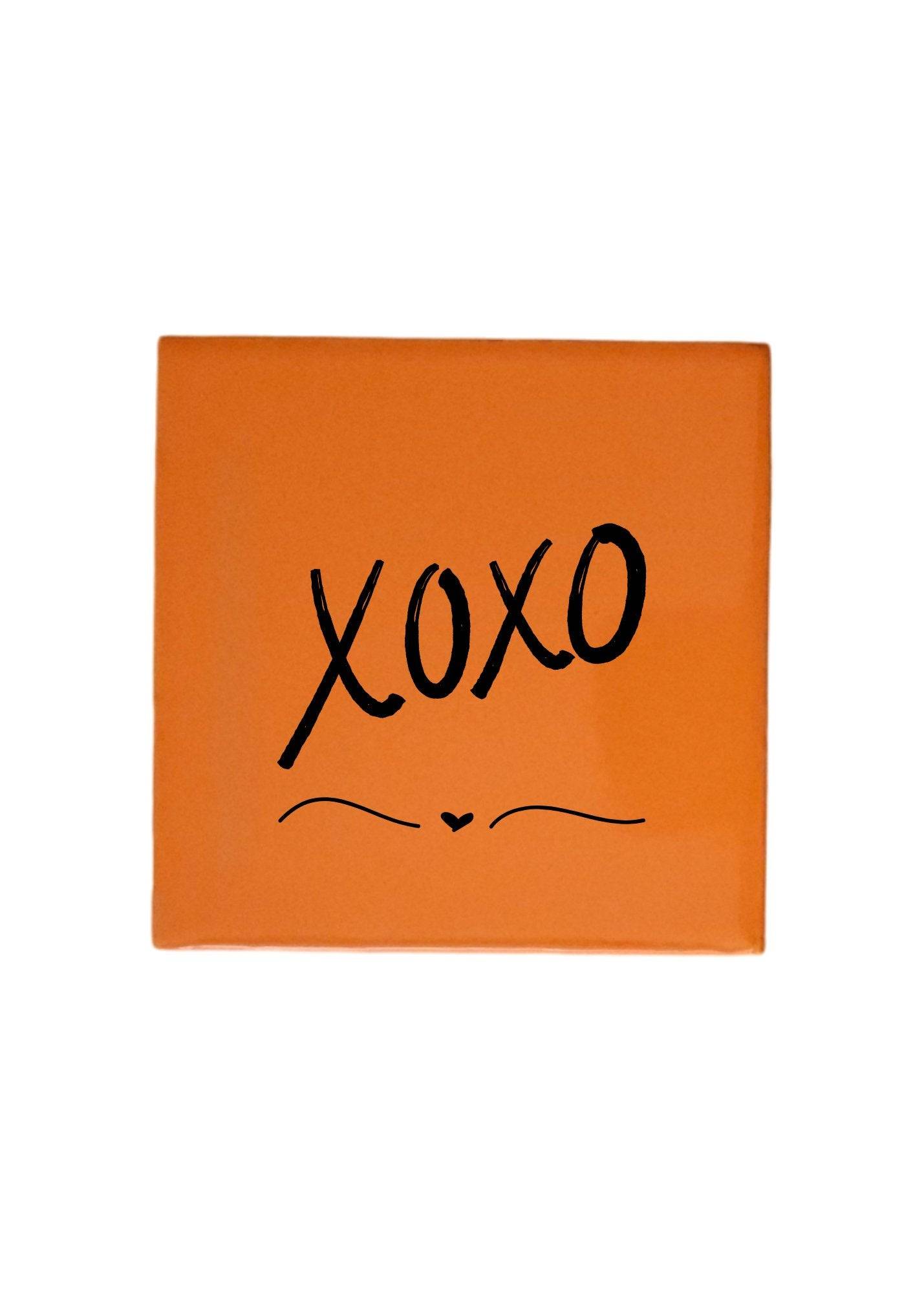 Gekleurd Tegeltje 10 x 10 cm - 'XOXO' - Stijlvolle Decoratie - Sticker82