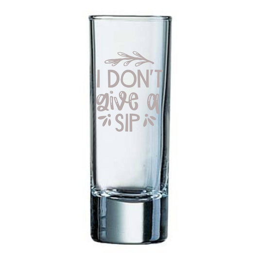 Humoristisch shotglas met tekst 'I Don't Give a Sip'